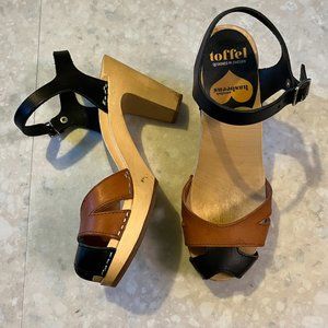 SWEDISH HASBEENS Two-Tone Clogs (size 37)